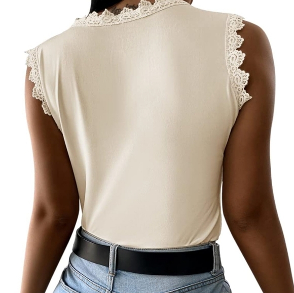 ☆ 3/35$ | White Sleeveless Crew Neck Lace Top In Size Large - Picture 2 of 7